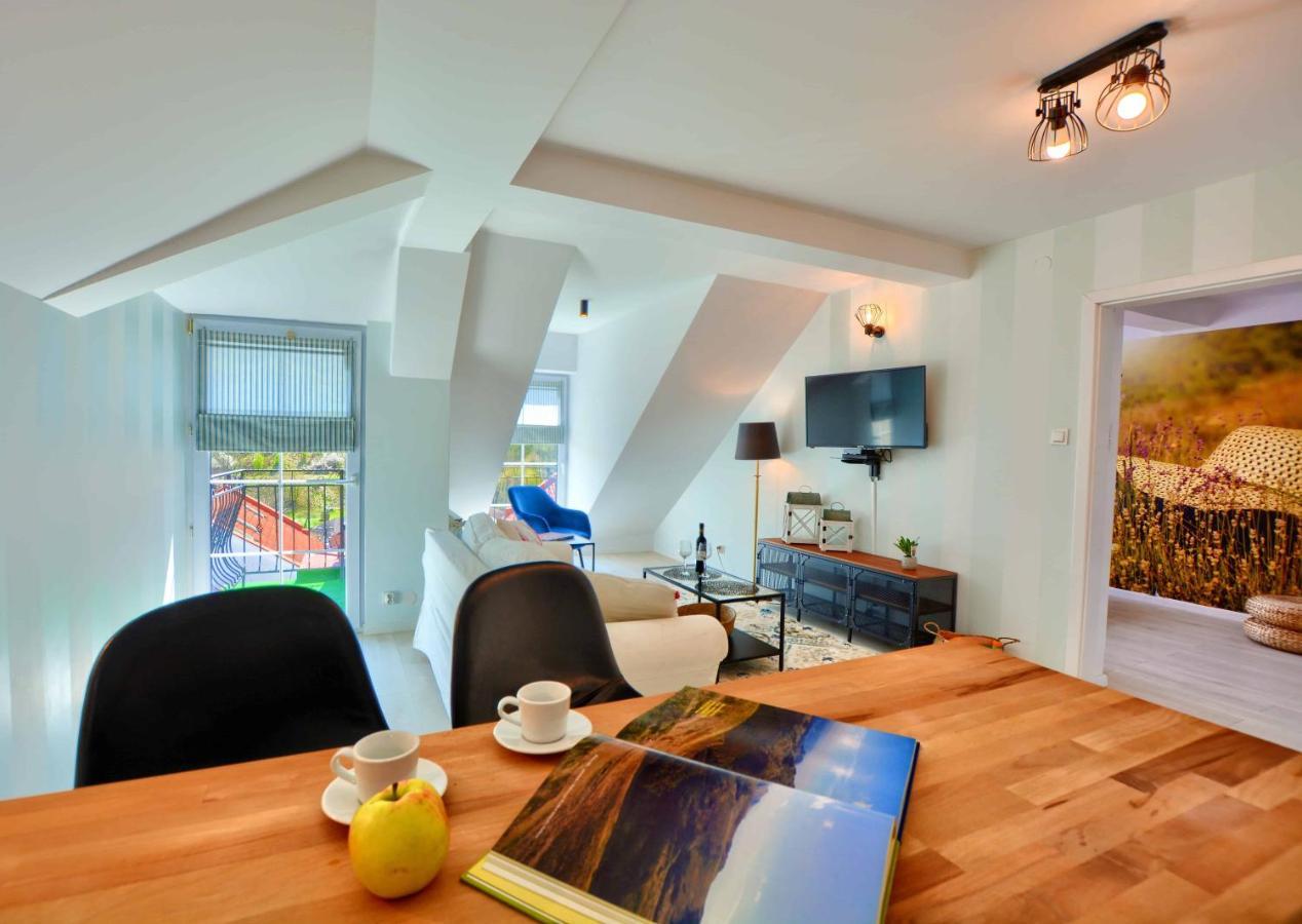 Apartament Beztroski Ustrzyki Dolne Exteriör bild